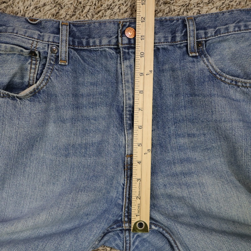 Levi's 569 Loose Straight Jeans 36x32 Baggy Y2K Mid Wash Blue Denim Whiskers - Picture 13 of 16